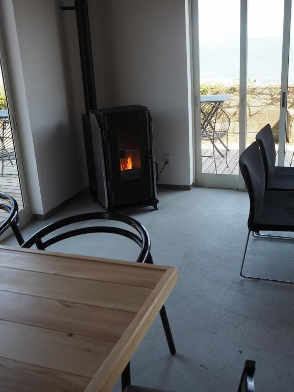 Guesthouse ＆ Beach Cafe Fuego Hyuga Esterno foto